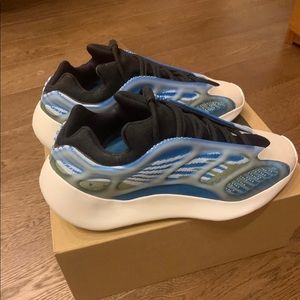 Yeezy 700 v3